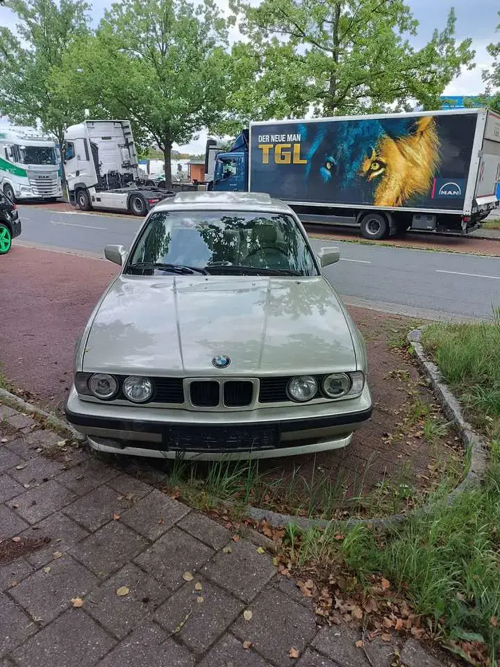 BMW 520 520i