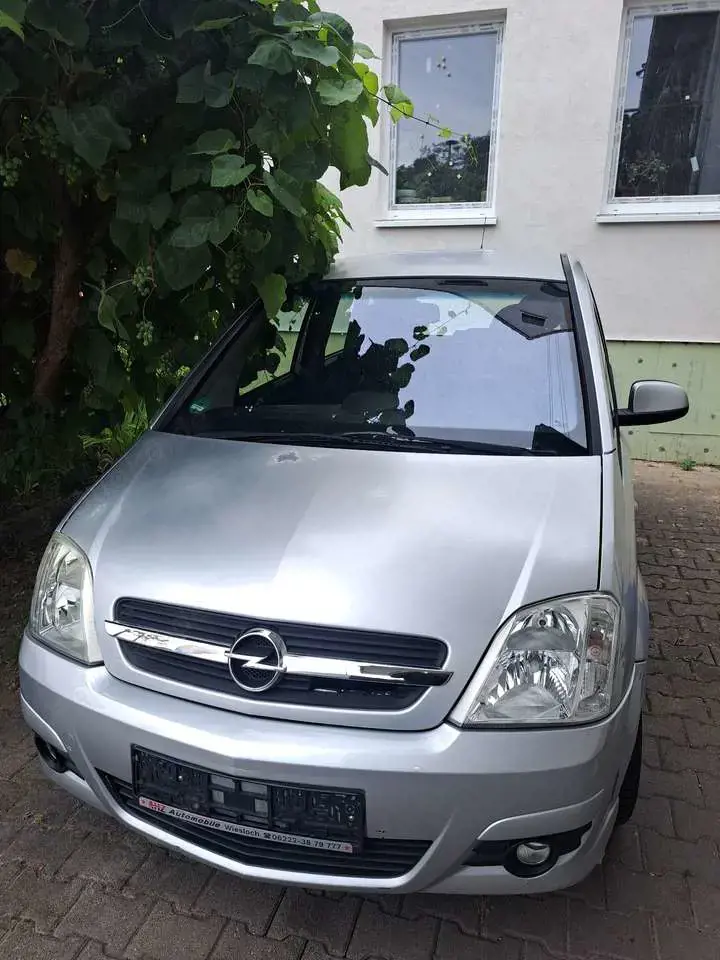 Opel Meriva 1.6 16V (Essentia)
