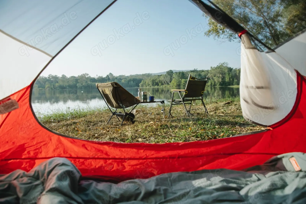 Top-Angebot   großer Campingplatz mit Wald, direkter Seelage, eigenem Strand