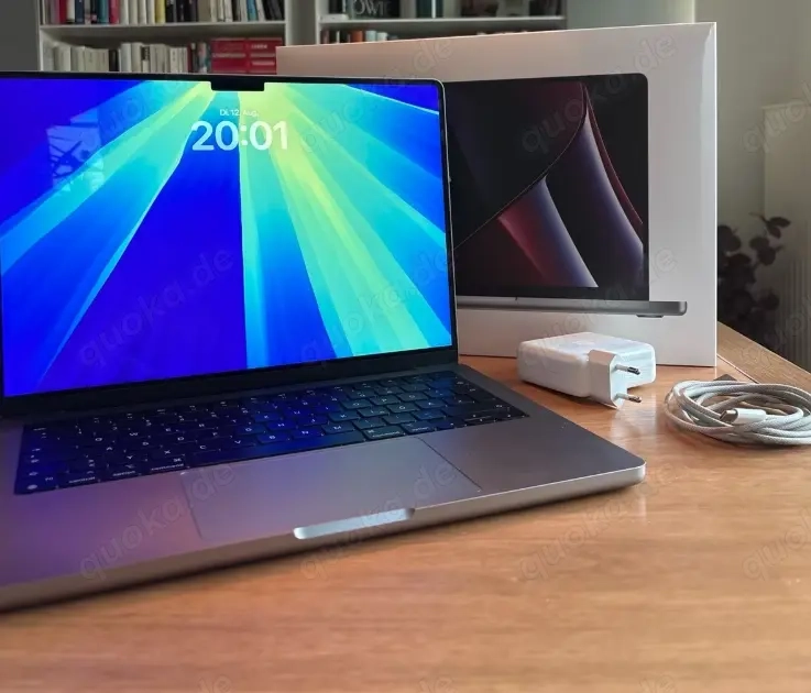 Apple MacBook Pro 14  (M2 Pro, 512GB, 16GB) Space Grau
