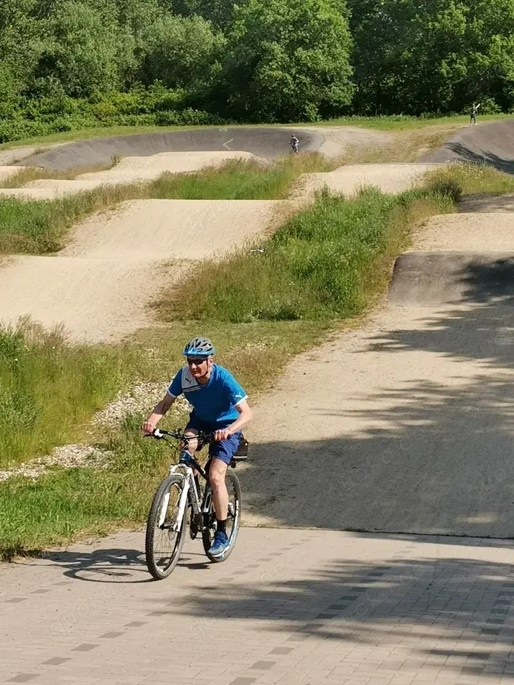 Aktiver Radfahrer sucht passives Gegenstück.