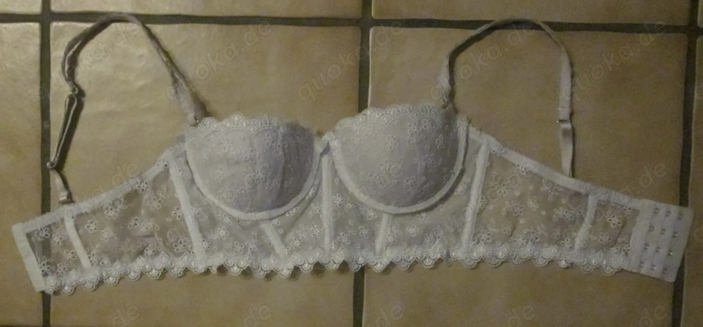 Gr. 75B: 2 BHs, weiß, cremefarben + Gr. 80B: 4 BHs, verschiedene Farben
