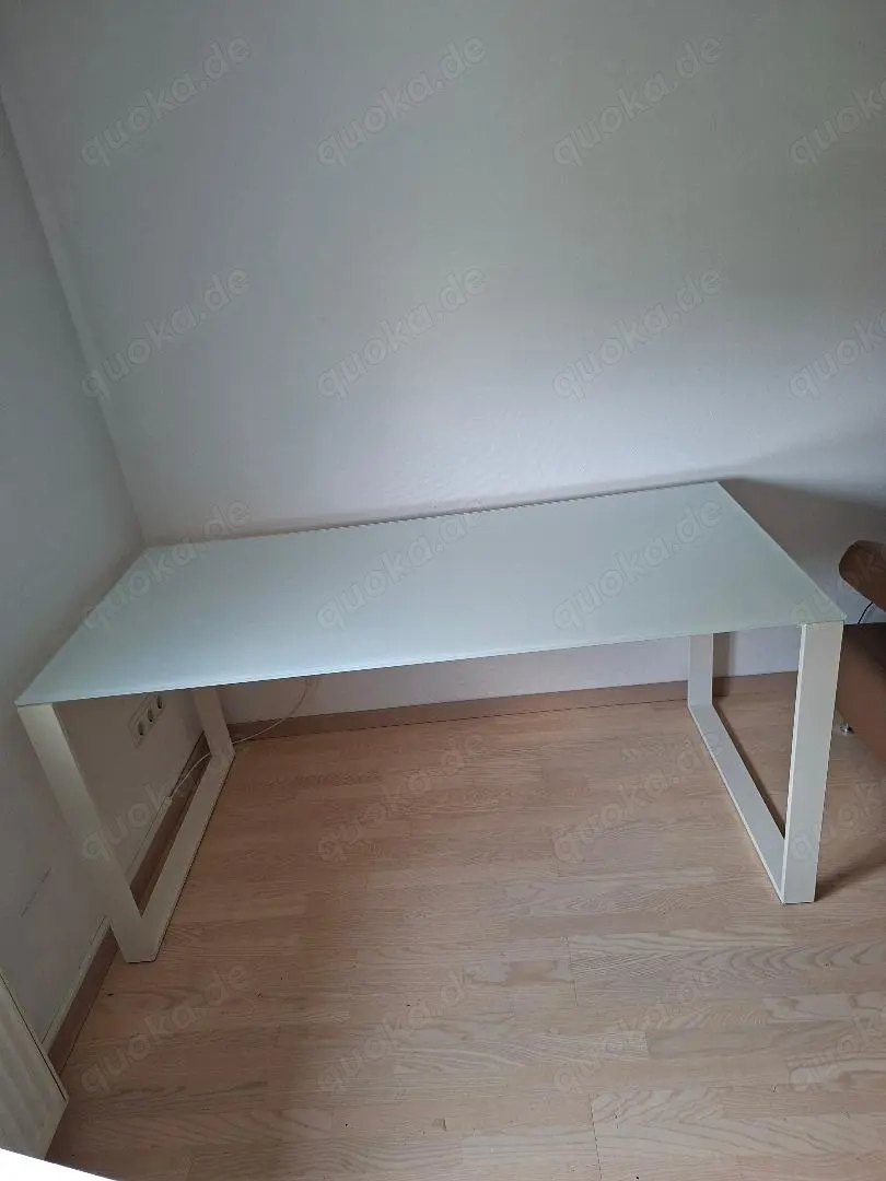Schreibtisch