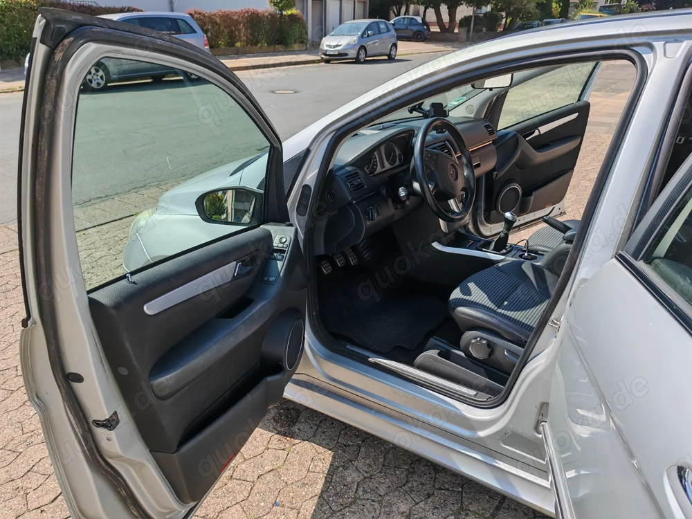 Mercedes Benz B200
