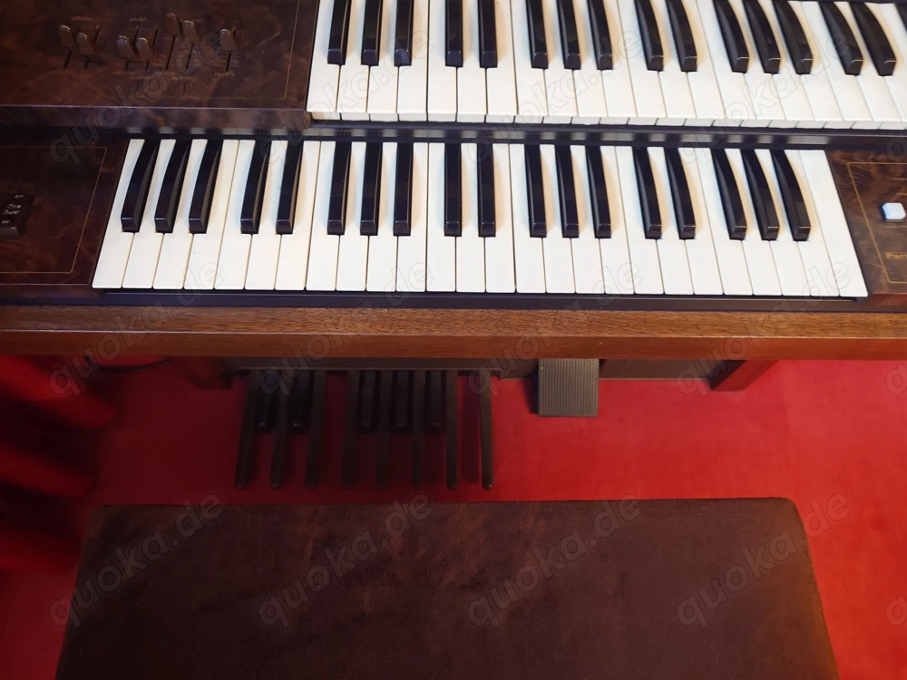 Verkaufe alte Orgel Farfisa-Prado inkl Sitzbank und Notenbücher-Liederbücher Verkaufe alte Orgel Farfisa-Prado inkl Sitzbank und Notenbücher-Liederbücher