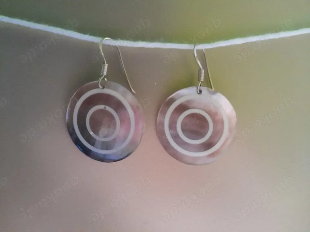 Beige kreisförmige Perlmuttohrringe mit 925 Silberhaken