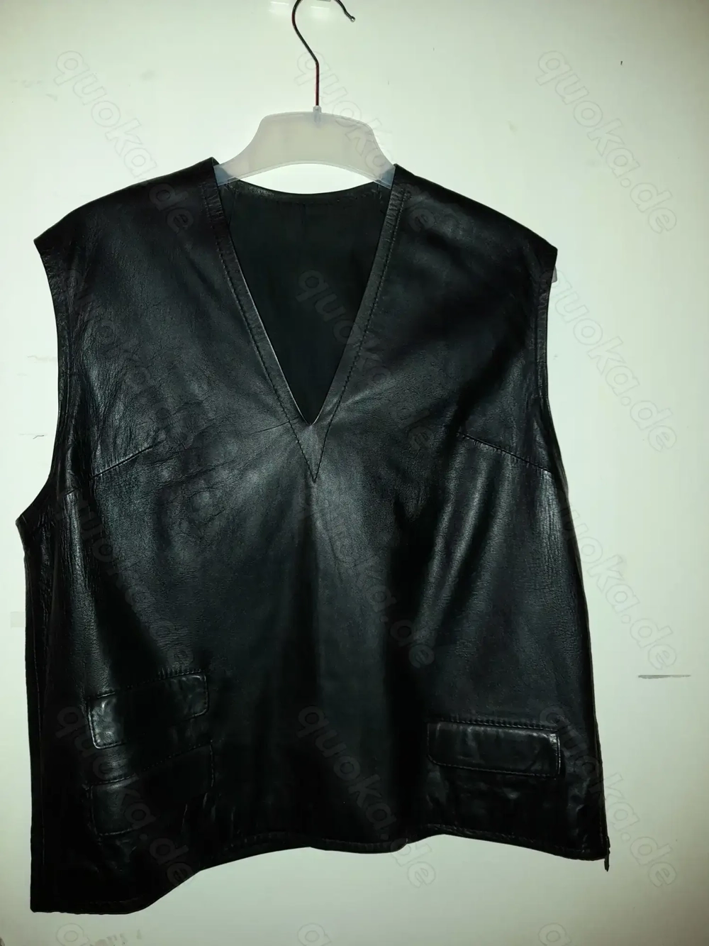 Schwarzes Ledertop, V-Ausschnitt, ohne Ärmel Größe 40 42