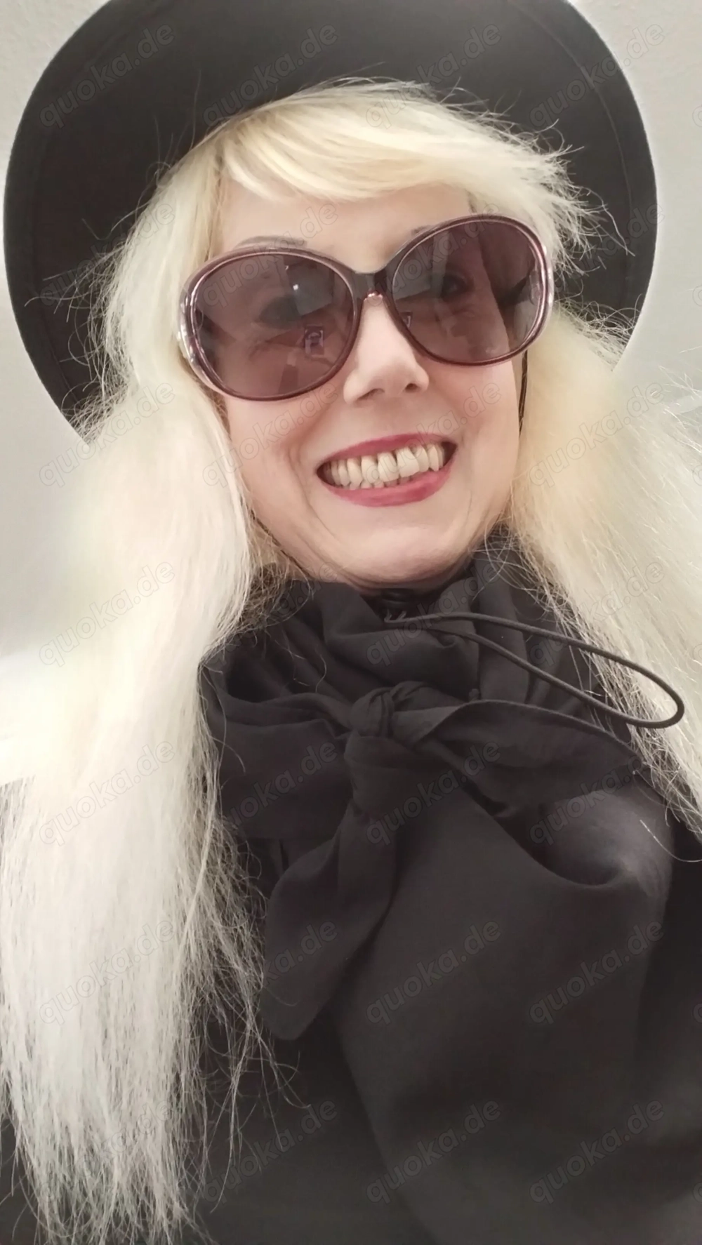 Pimmel im Buch einklemmen Real Termin 