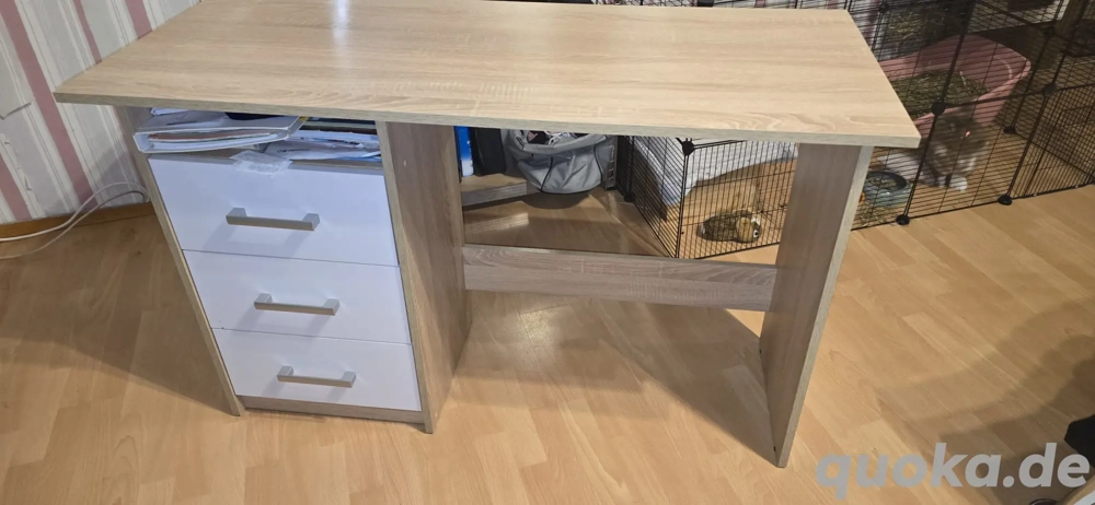 Schreibtisch 
