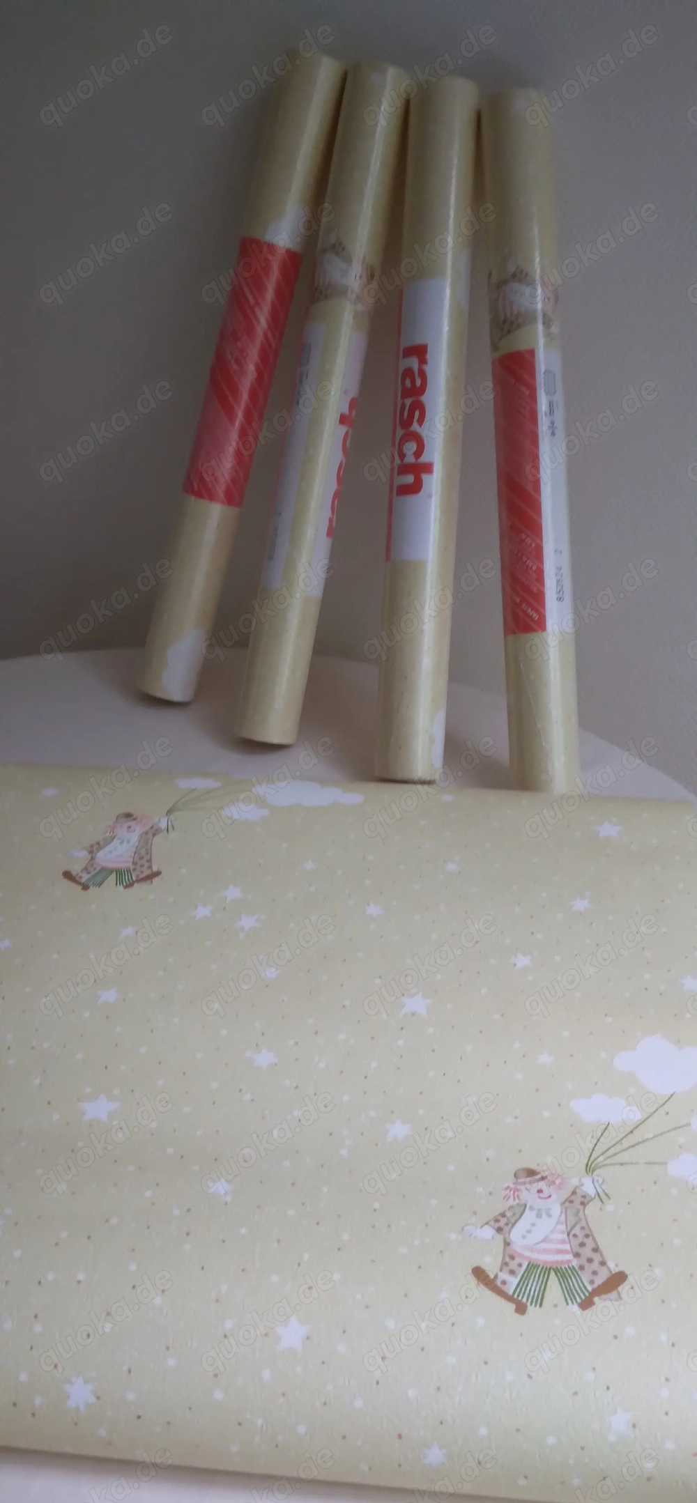 4 original verpackte Tapetenrollen + 1 Wandfigur 