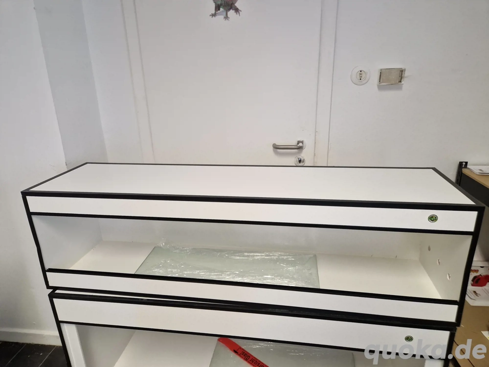 Auf Lager Kunststoff Terrarium 1 Stück in weiß und schwarz 