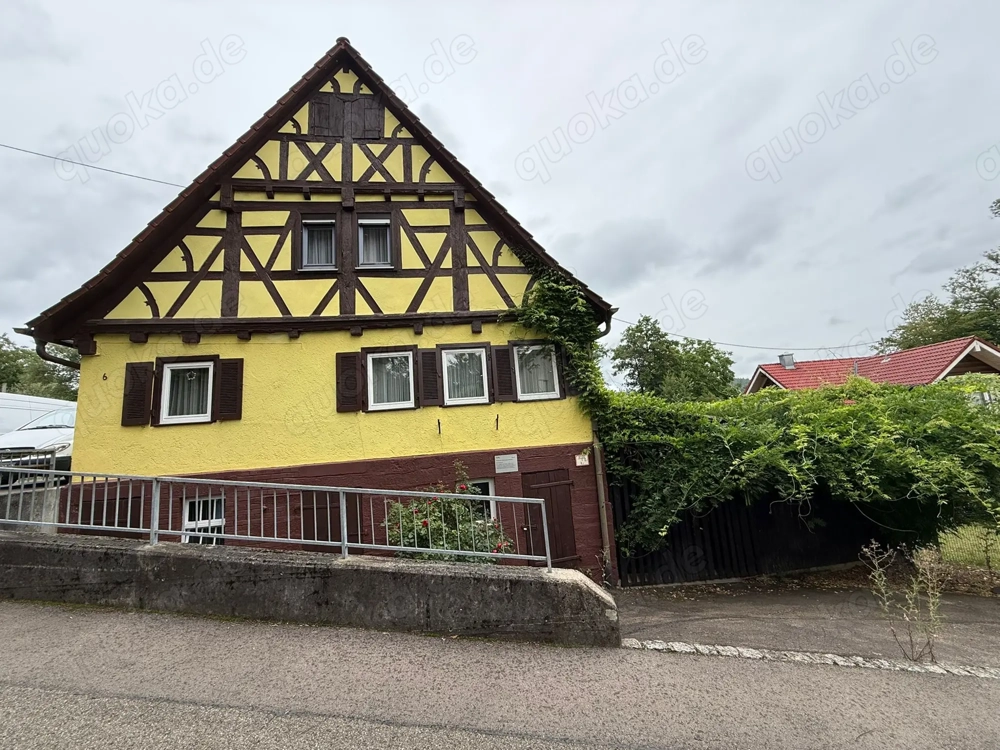 Einfamilienhaus mit großem Grundstück zu verkaufen