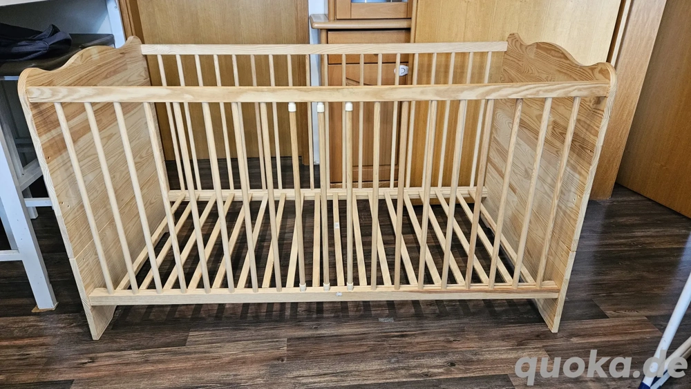 Baby Kleinkind - Bett aus Holz