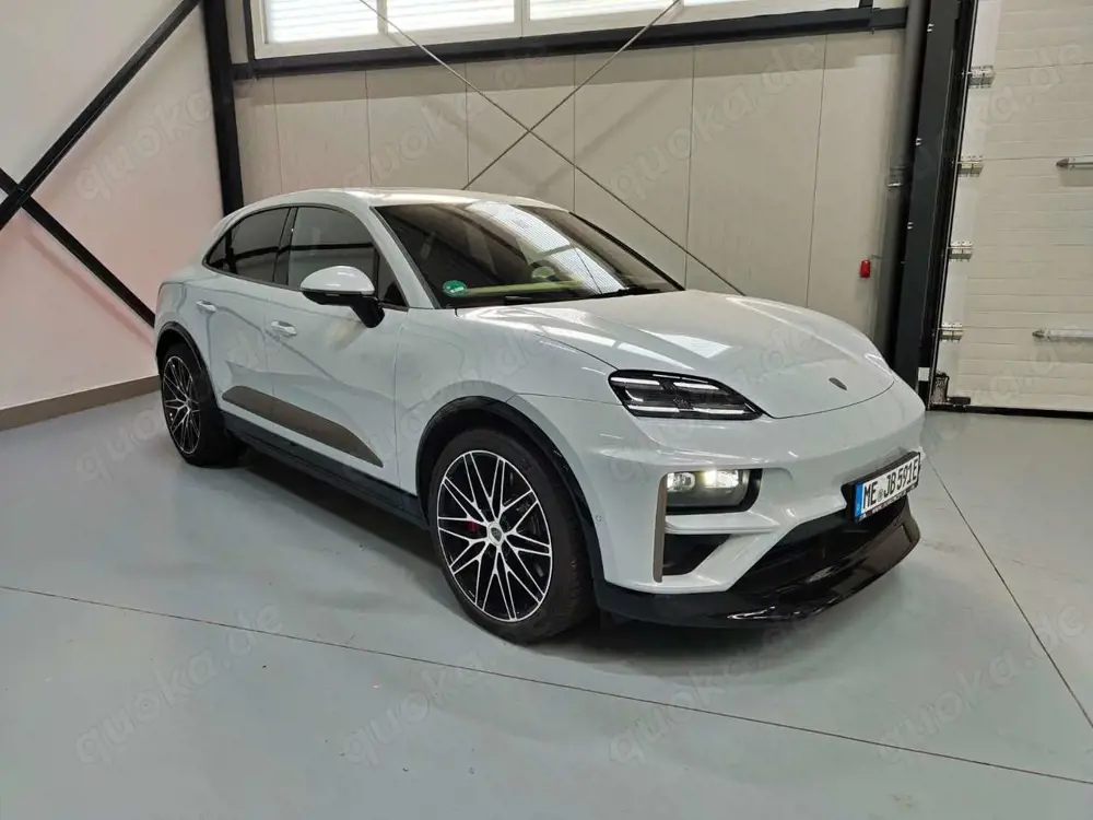 Porsche Macan Turbo Electric