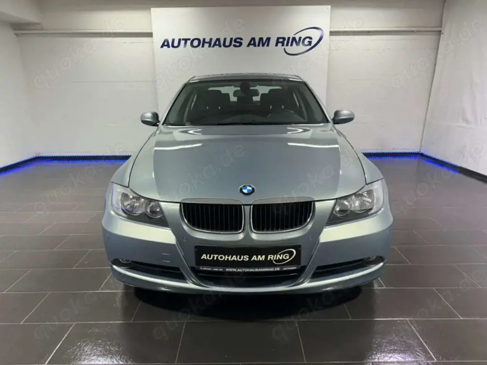 BMW 320 i Aut Lim 1H NAVI TEMPO SZHG 2xPDC 2-ZONE ALU