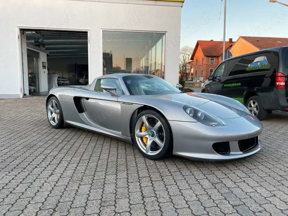 Porsche Carrera GT - 1. Hand
