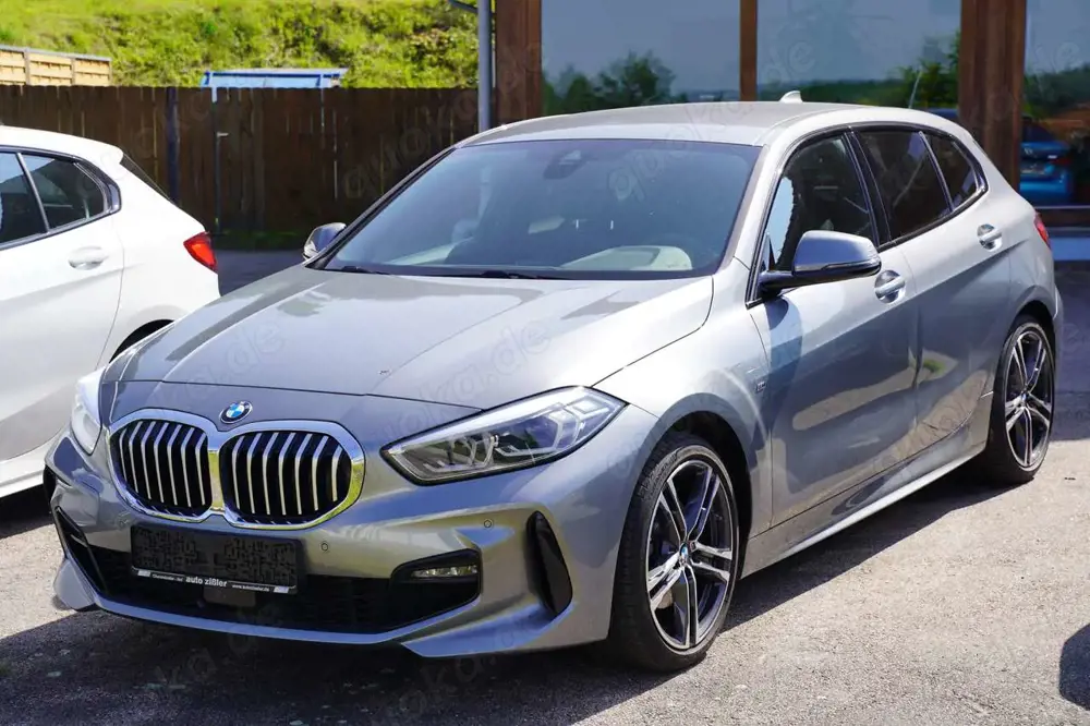 BMW 118 i M-Sport SHZ PDC Navi WLAN DAB dunkle Scheiben