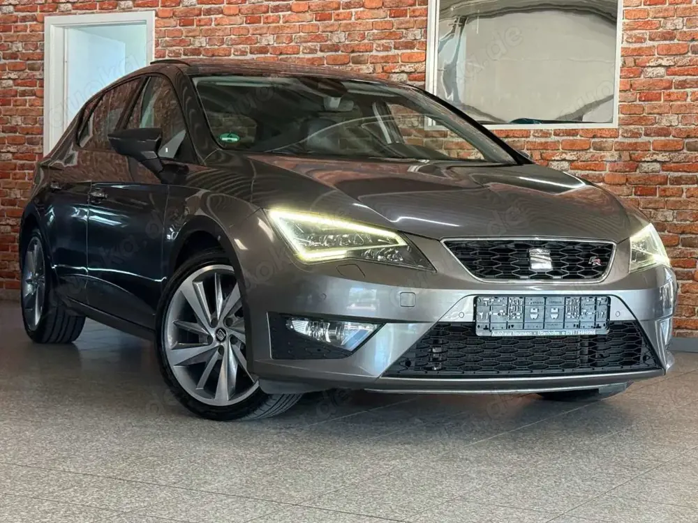 SEAT Leon FR-2.0TDI-135KW-LED-Navi-Panorama-Teilleder