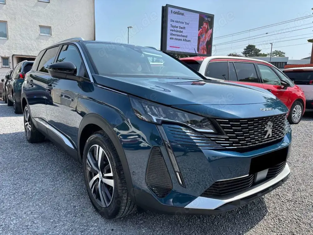 Peugeot 5008 Allure ALU/NAVI/Kam180°/AHK/7Sitze ZR neu