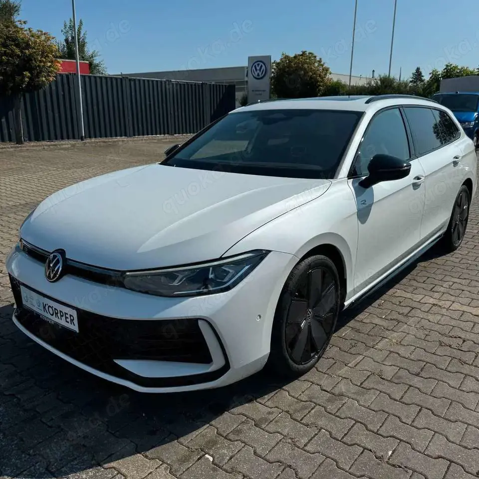 Volkswagen Passat Variant 2.0 TDI R-Line Black Style