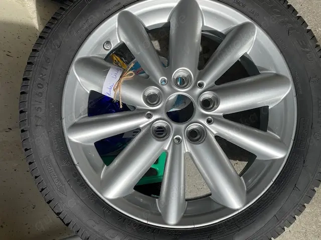 Mini Cooper SE Classic - Komplett Winterreifen-Satz zu verkaufen