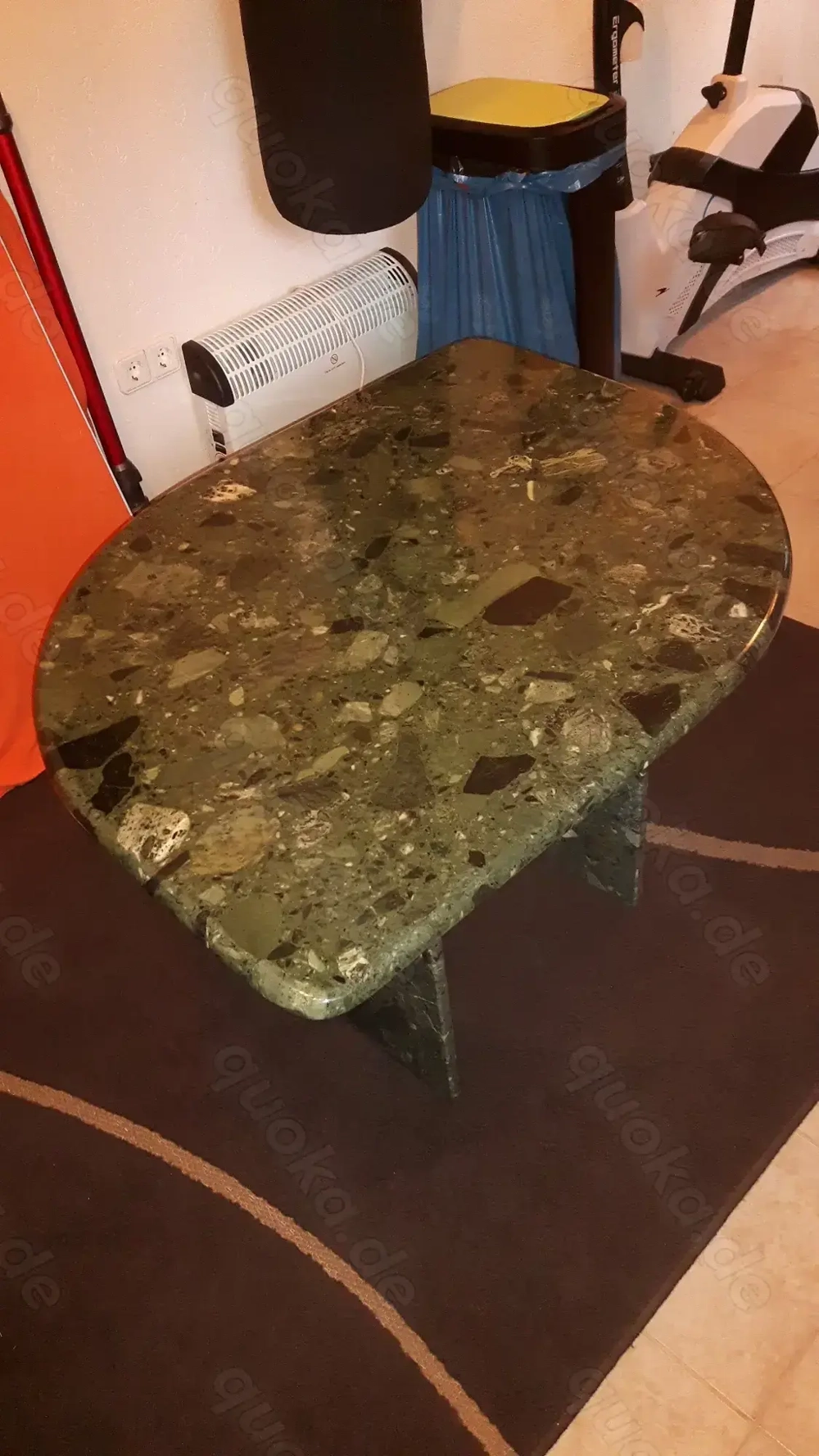 Wohnzimmertisch mit Marmorplatte, höhenverstellbar