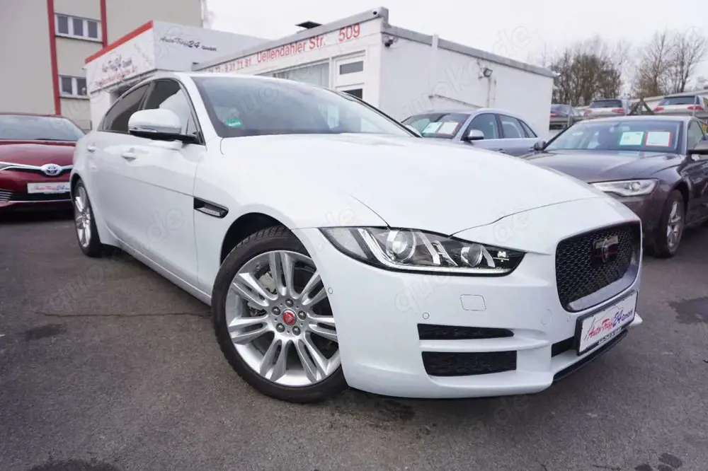 Jaguar XE 25T Portfolio *nur 8.300KM*1.Hand*TOP Ausst.