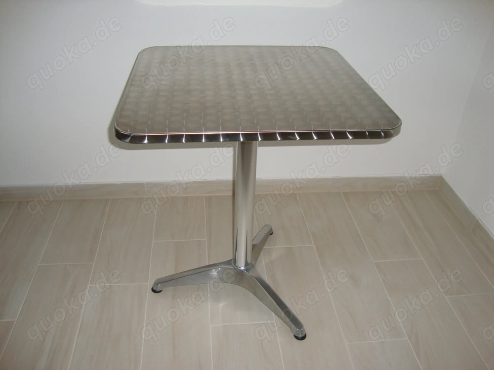 Tisch für Außen- und Innenbereich