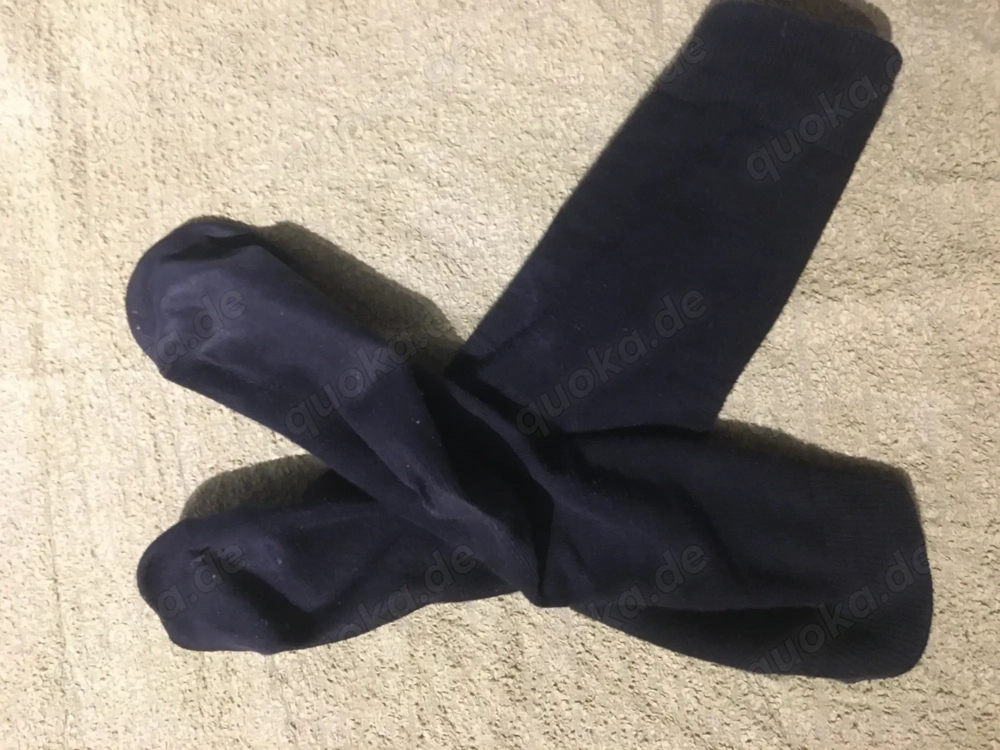 Suche jemanden der gerne getragene Socken und Schuhe von mir kaufen will