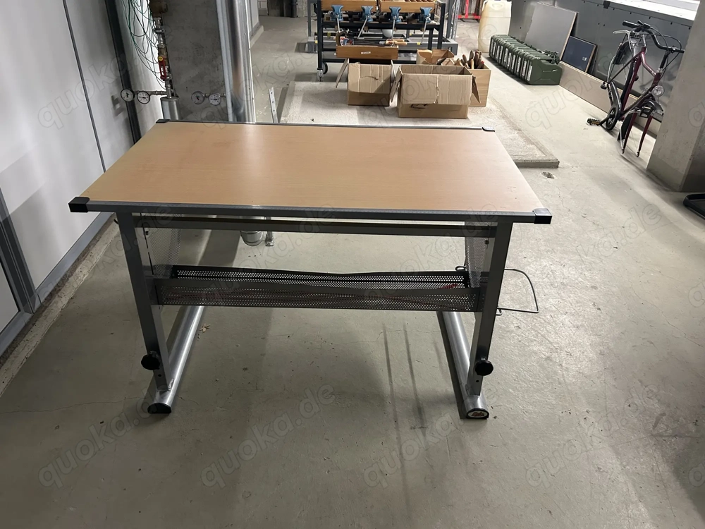 Schreibtisch in einen sehr gutem Zustand