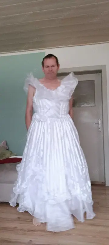 Möchte mir TG verdienen. Was darf ich für Dich tun? Möchte mir TG verdienen. Was darf ich für Dich tun?