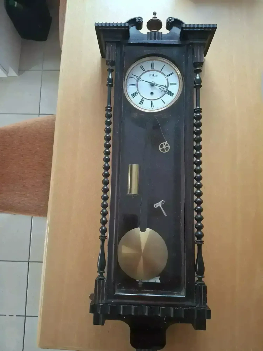 Alte Wanduhr (defekt) 100   VB Alte Wanduhr (defekt) 100   VB