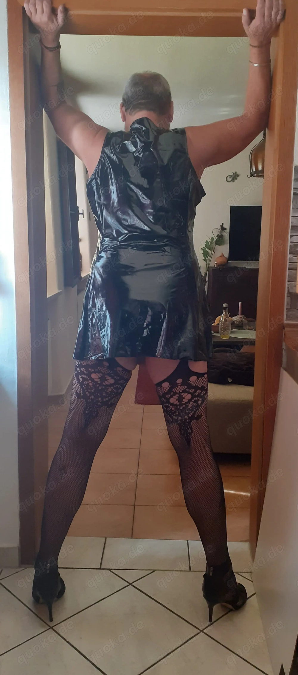 DWT Schlampe sucht strenge Herrin  DWT Schlampe sucht strenge Herrin