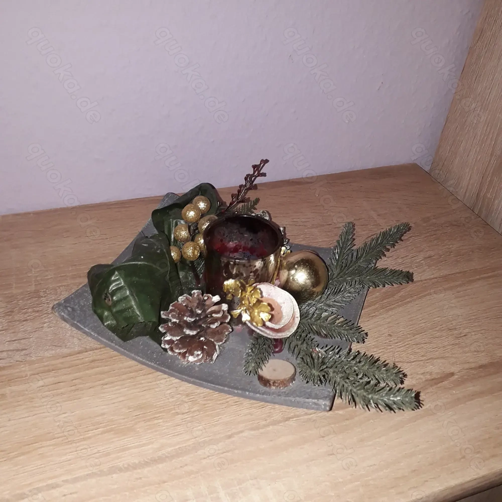 weihnachtliches Dekogesteck mit Glas für Teelicht oder kleine Kerze  
