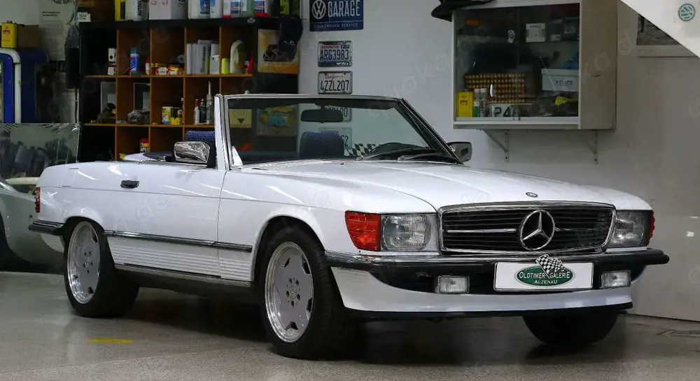 Mercedes-Benz SL 300 R107