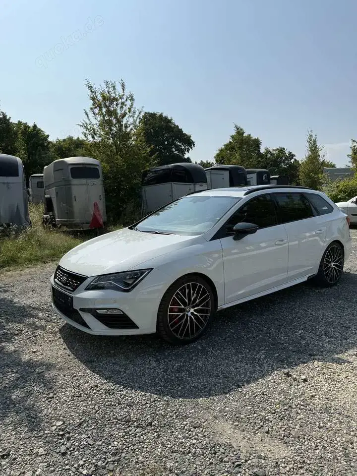 SEAT Leon Cupra 300