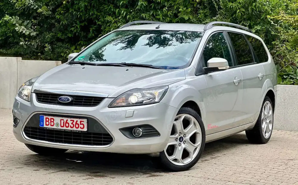 Ford Focus TITANIUM GHIA 2.0+AUTOMATIK+SHZ+LEDER