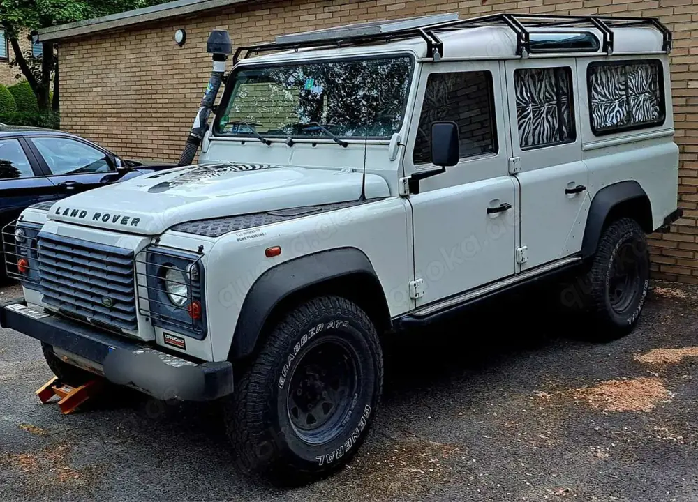 Land Rover Defender 110 TD4 Station Wagon E