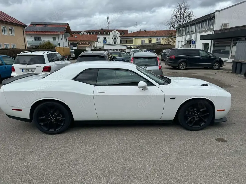 Dodge Challenger SRT Line