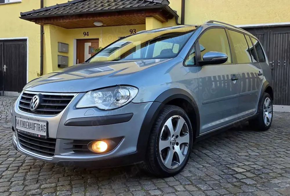 Volkswagen Touran "Cross-Touran"_Automatik_Climatr._5 Sitze..