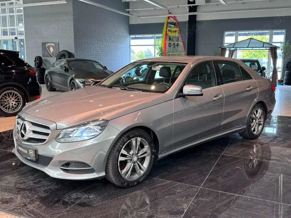 Mercedes-Benz E 250 BT 4M Avantgarde Kamera LED Sihzg Comand