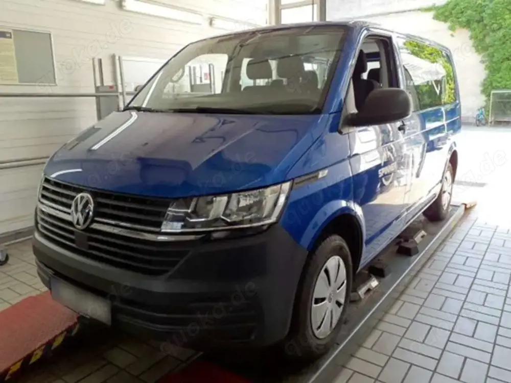 Volkswagen Transporter 6.1 Kombi 2.0l TDI 81kW 5-Gang 9 Sitzer Standheizu