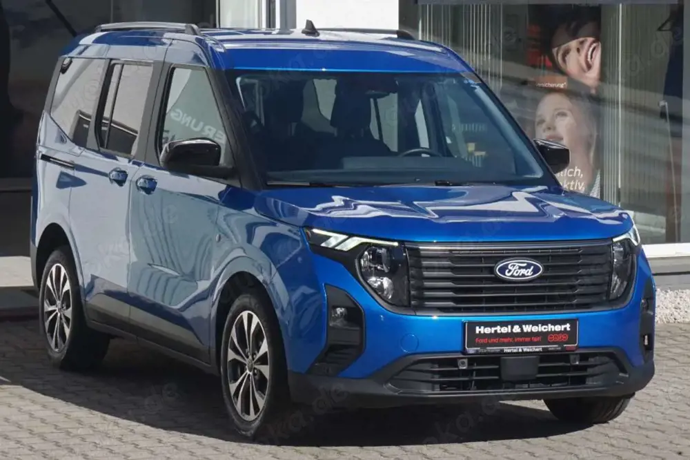 Ford Tourneo Courier 1.0 EcoBoost TITANIUM