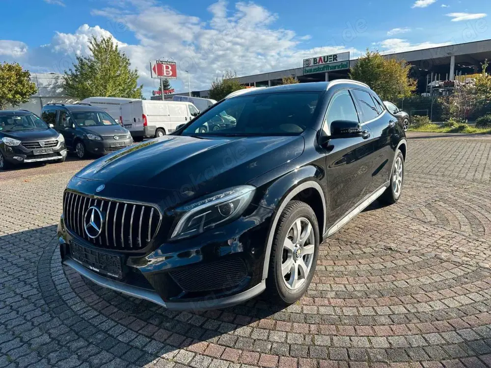Mercedes-Benz GLA 220 CDI AMG-Styling Teilleder,Navi,Xenon
