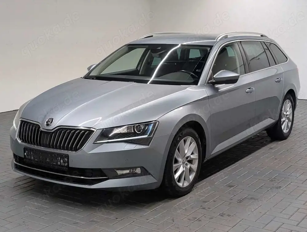 Skoda Superb Combi Bi-Xenon/Navi/SHZ/PDC/elHeck/Canton