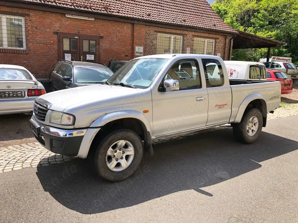 Mazda B Series 2500 Pick Up 4WD SDX  4x4 Allrad // Klimaanlage