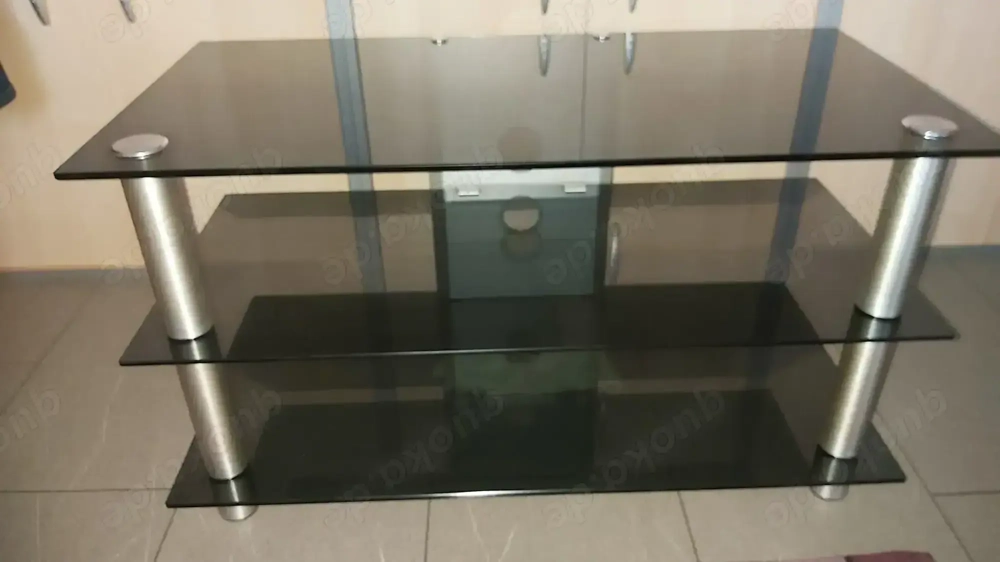 TV-RACK mit 3 Rauchglasplatten und Kabelblende