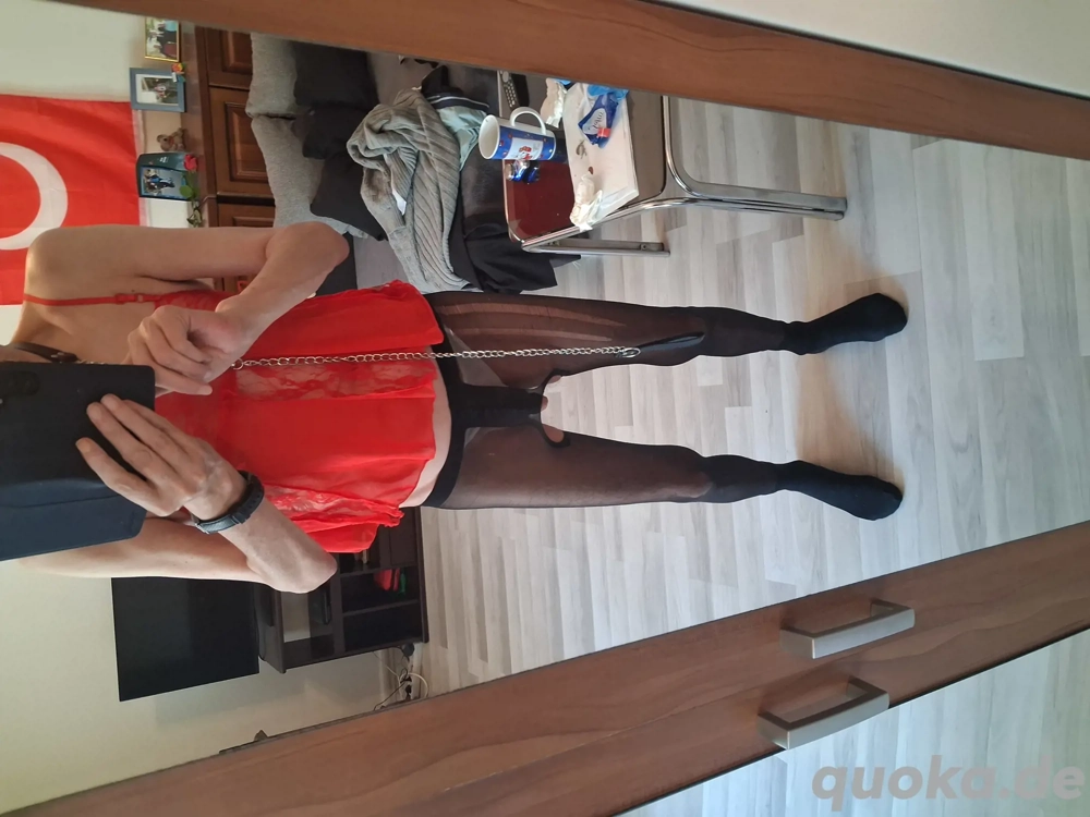 geiler Mann 62 suche ihn von 60 bis 70 der mir seinen Saft gibt und sein Urin in Köln oder NRW