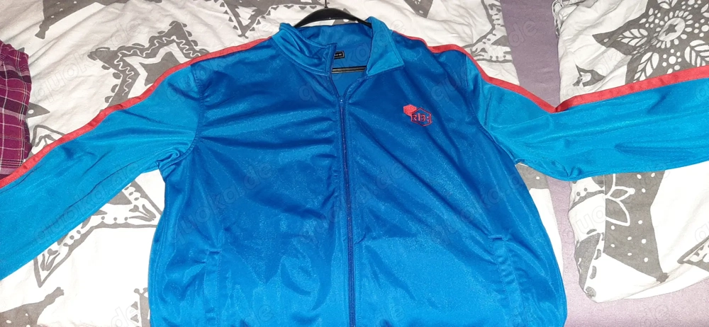 schöne atmungsaktive Sportjacke 