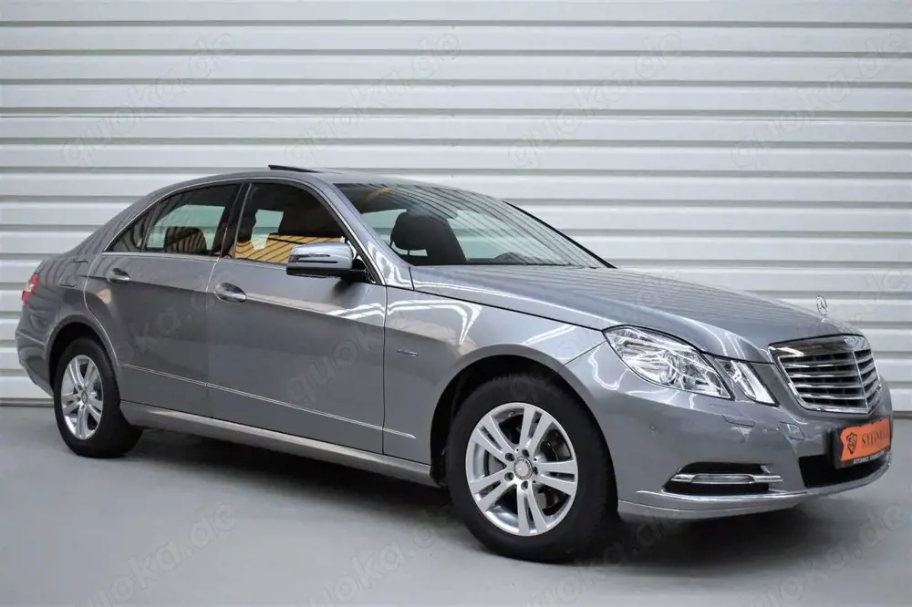 Mercedes-Benz E 220 CDI Elegance Automatik+Schiebedach+SHZ